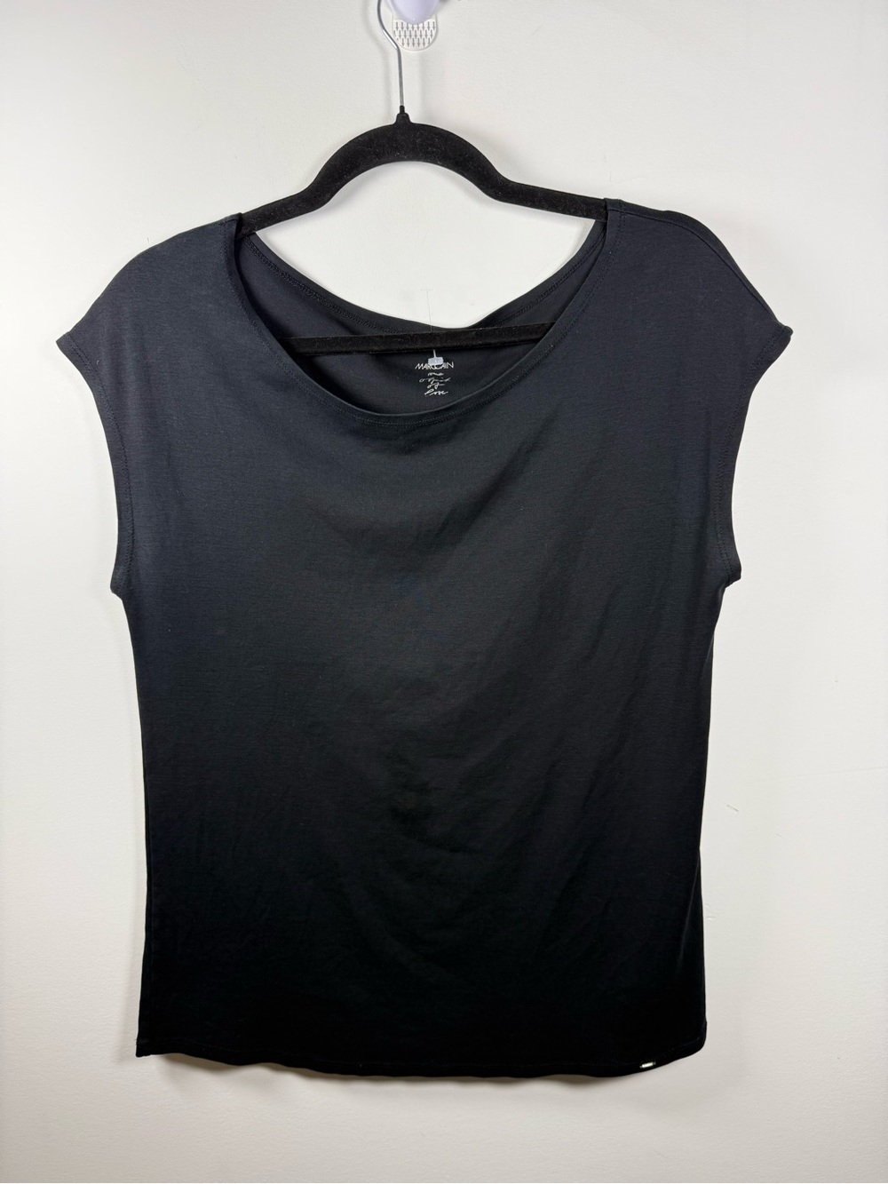 MARC CAIN | Black Tee Sleeve Scoop Neck Top Size N6 US M P2P 19.5”